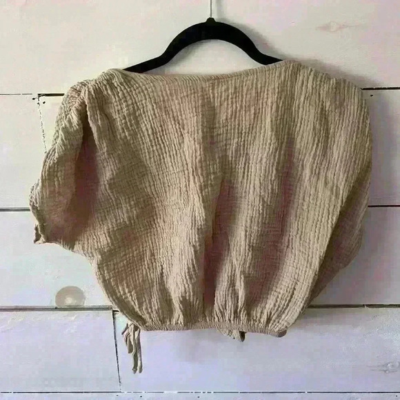 Be Divine NYC cropped top, size large, taupe colored, casual top, EUC - Picture 2 of 4